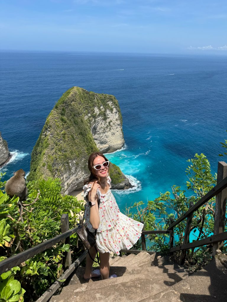 Kelingking Beach Nusa Penida, iconic cliff view over turquoise sea | THE DAILY HAPPINESS