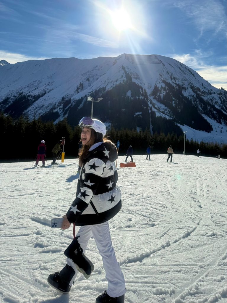 Sunny winter day on the ski slopes, enjoying fresh air and movement as an uplifting winter self-care ritual. | THE DAILY HAPPINESS