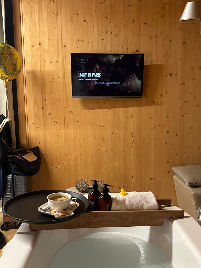 Warm winter bath with tea and a cozy show, a perfect at-home winter self-care ritual. | THE DAILY HAPPINESS