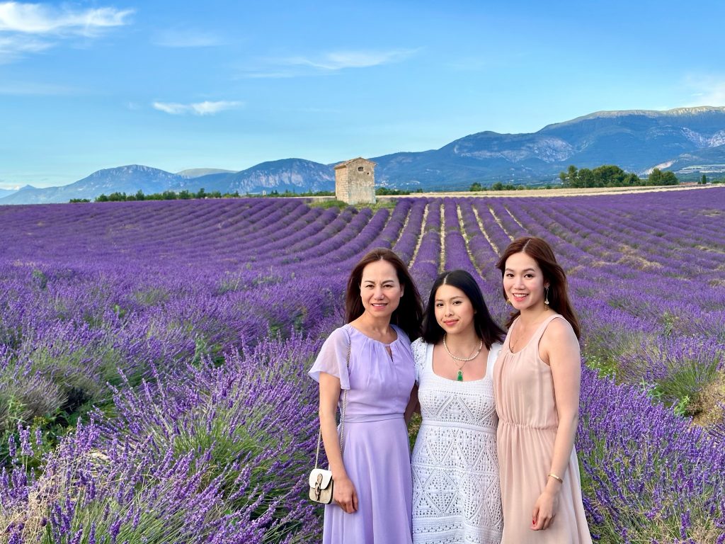 Family photo in the lavender fields of Valensole Provence