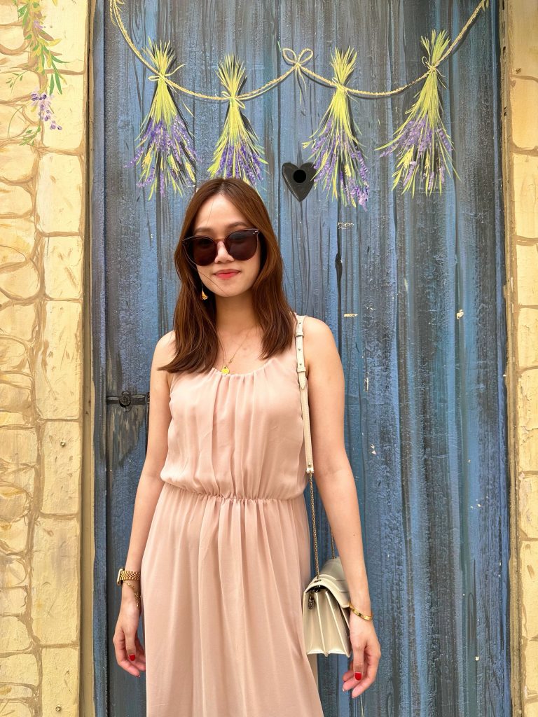 Summer outfit photo in the village of Valensole Provence